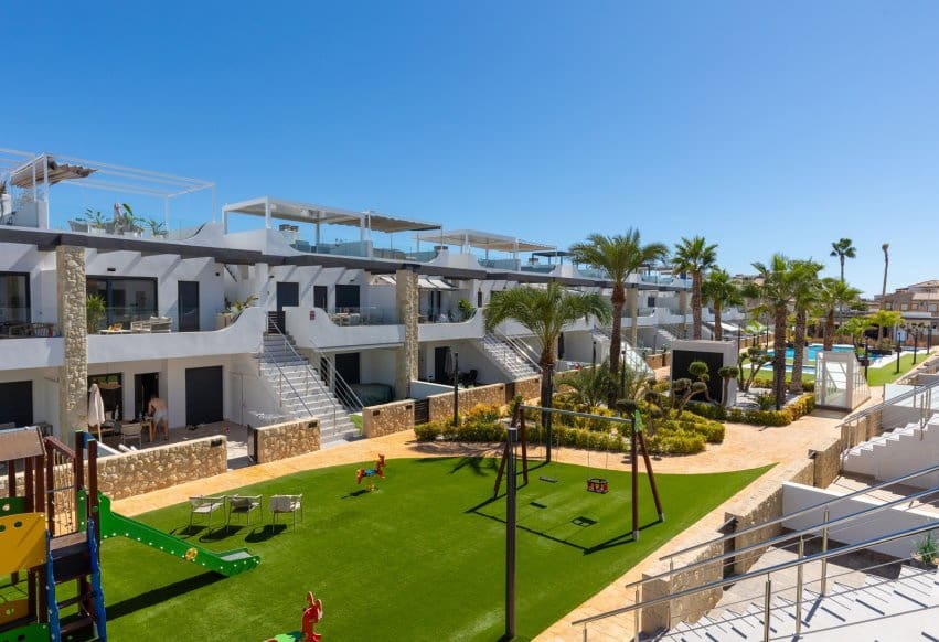 2 sypialnia Penthouse na sprzedaż w Orihuela Costa z basenem garażem - 349 900 € (Ref: 9964170)
