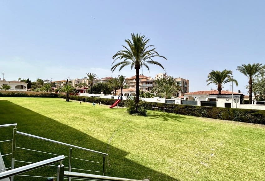 3 soverom Strandleiligheter til salgs i Punta Prima med svømmebasseng - € 225 000 (Ref: 9965695)