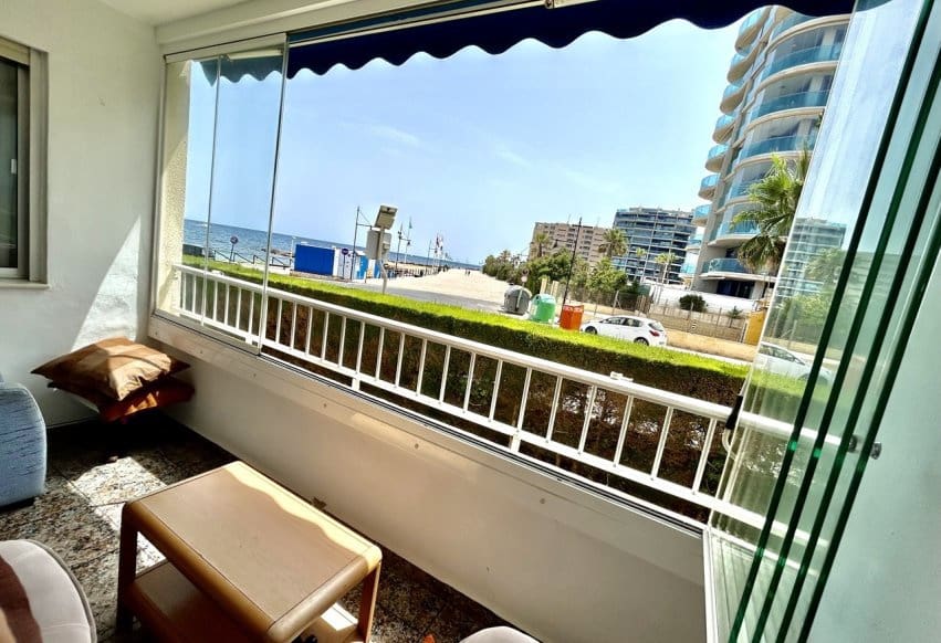 3 soverom Strandleiligheter til salgs i Punta Prima med svømmebasseng - € 225 000 (Ref: 9965695)