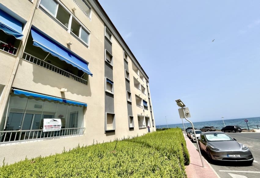 3 soverom Strandleiligheter til salgs i Punta Prima med svømmebasseng - € 225 000 (Ref: 9965695)