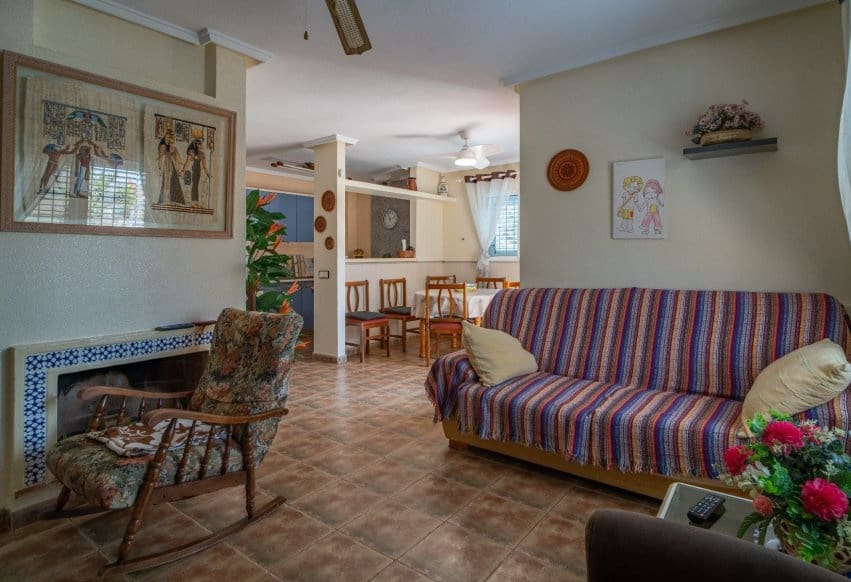 4 soverom Hus til salgs i Torrevieja med svømmebasseng garasje - € 320 000 (Ref: 9975970)