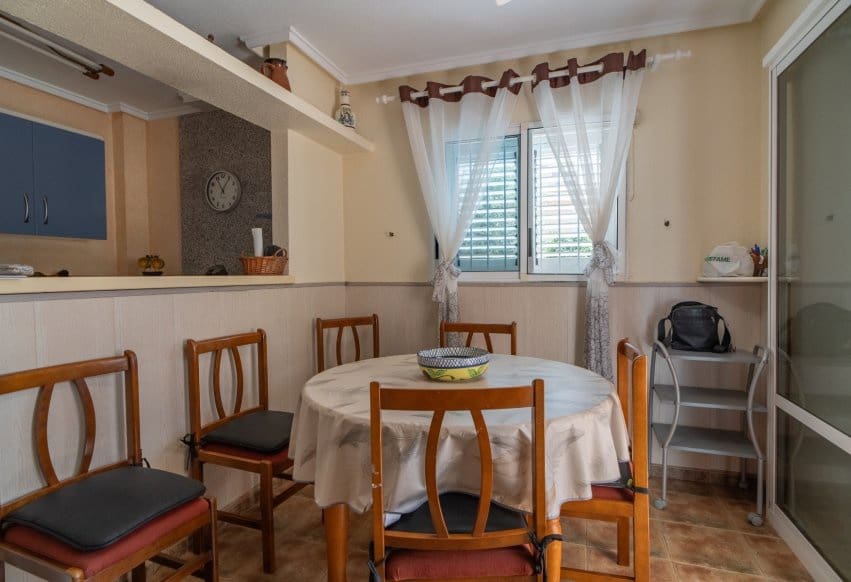 4 soverom Hus til salgs i Torrevieja med svømmebasseng garasje - € 320 000 (Ref: 9975970)