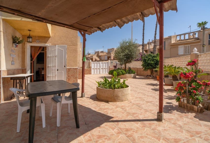 4 soverom Hus til salgs i Torrevieja med svømmebasseng garasje - € 320 000 (Ref: 9975970)