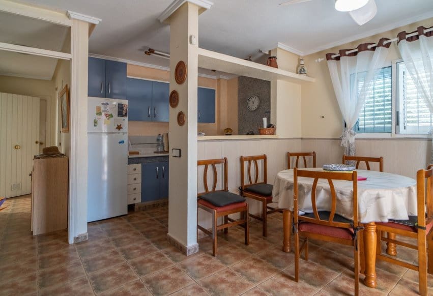 4 soverom Hus til salgs i Torrevieja med svømmebasseng garasje - € 320 000 (Ref: 9975970)
