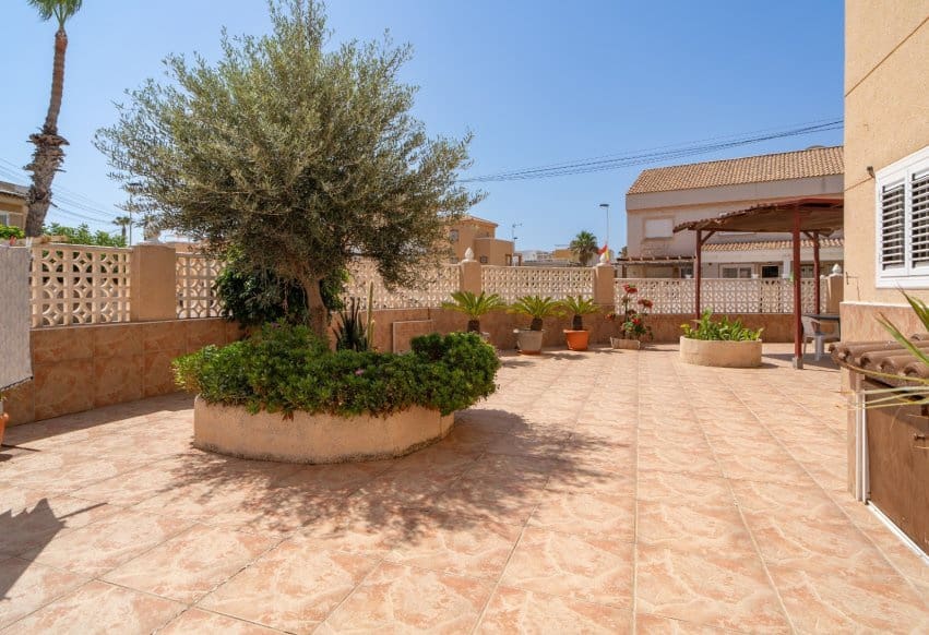 4 soverom Hus til salgs i Torrevieja med svømmebasseng garasje - € 320 000 (Ref: 9975970)