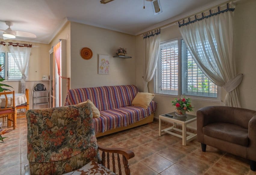 4 soverom Hus til salgs i Torrevieja med svømmebasseng garasje - € 320 000 (Ref: 9975970)
