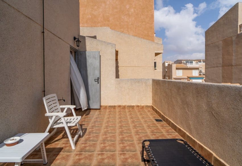 4 soverom Hus til salgs i Torrevieja med svømmebasseng garasje - € 320 000 (Ref: 9975970)