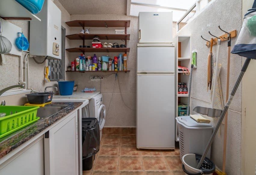4 soverom Hus til salgs i Torrevieja med svømmebasseng garasje - € 320 000 (Ref: 9975970)