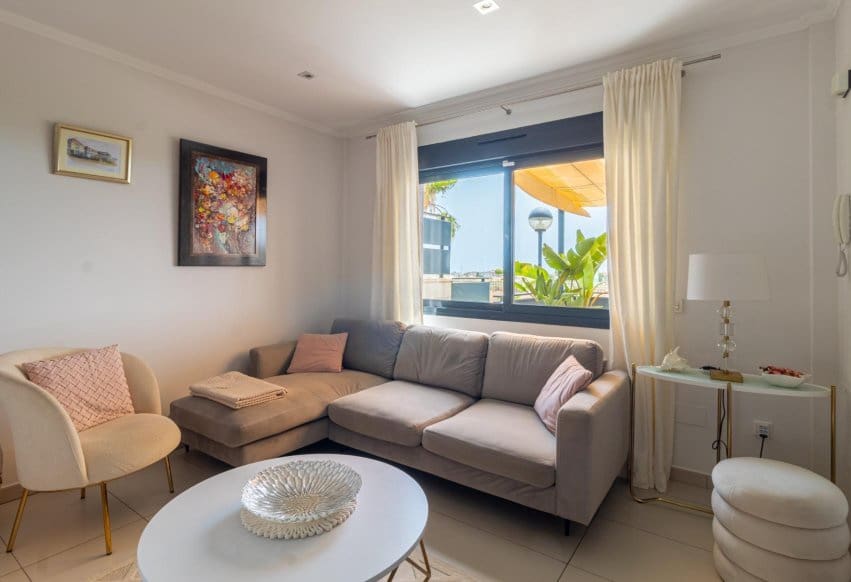 3 soverom Hus til salgs i Orihuela Costa med svømmebasseng - € 390 000 (Ref: 9979399)