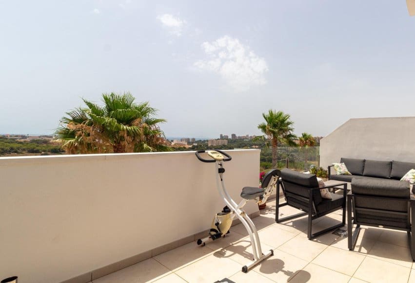 3 soverom Hus til salgs i Orihuela Costa med svømmebasseng - € 390 000 (Ref: 9979399)