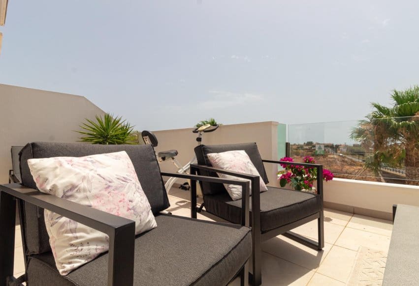 3 soverom Hus til salgs i Orihuela Costa med svømmebasseng - € 390 000 (Ref: 9979399)