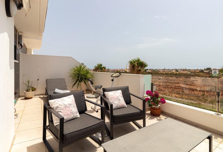 3 soverom Hus til salgs i Orihuela Costa med svømmebasseng - € 390 000 (Ref: 9979399)
