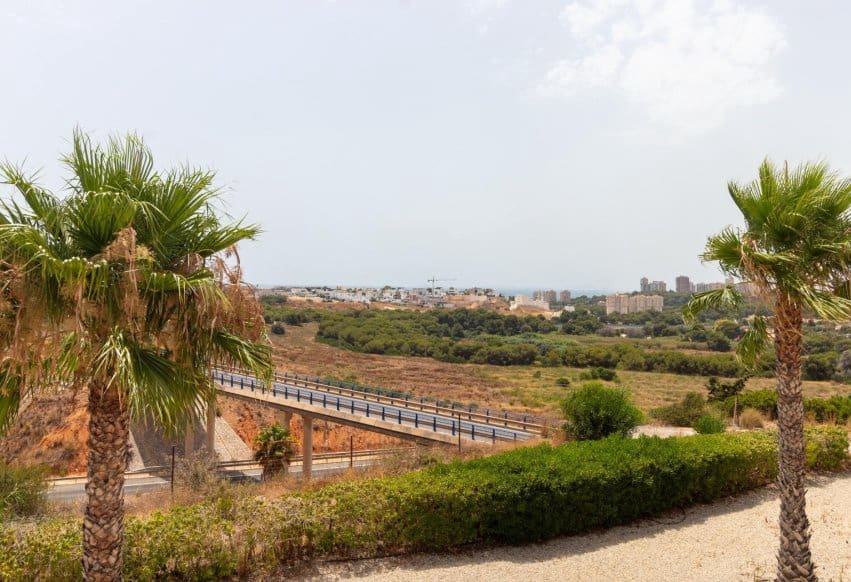 3 soverom Hus til salgs i Orihuela Costa med svømmebasseng - € 390 000 (Ref: 9979399)