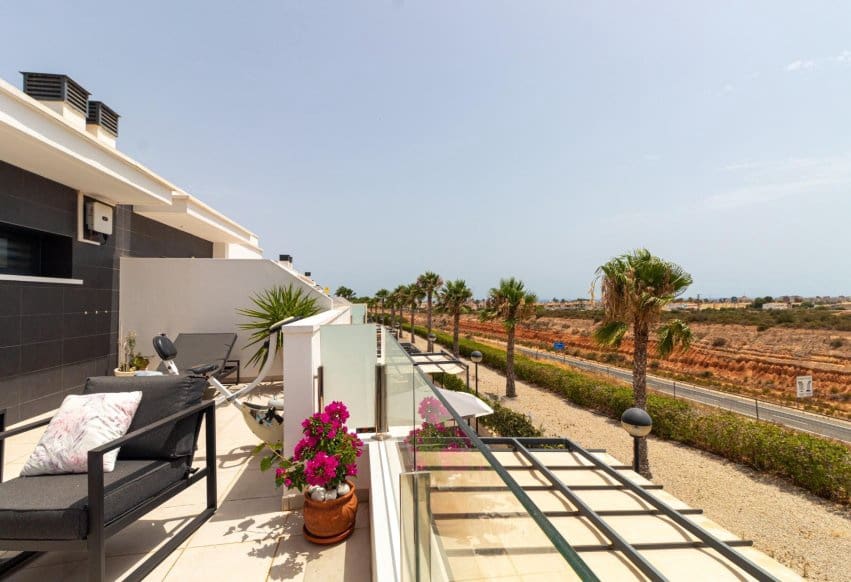 3 soverom Hus til salgs i Orihuela Costa med svømmebasseng - € 390 000 (Ref: 9979399)