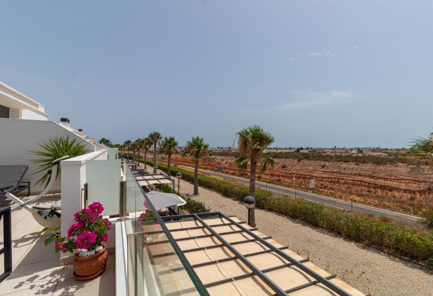 3 soverom Hus til salgs i Orihuela Costa med svømmebasseng - € 390 000 (Ref: 9979399)