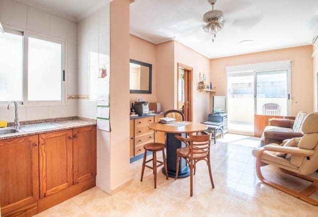 2 soveværelse Penthouse til salg i Centro, Torrevieja med swimmingpool - € 145.000 (Ref: 9979400)