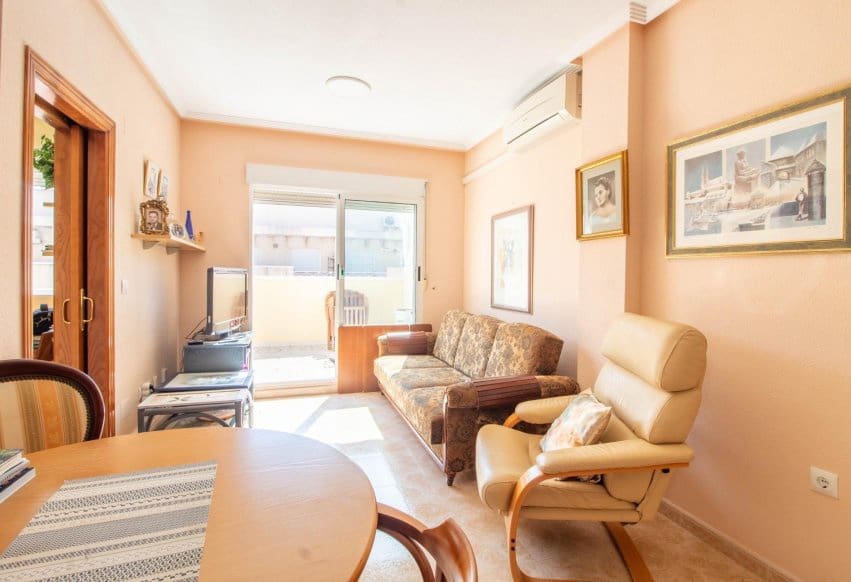 2 Zimmer Penthouse zu verkaufen in Torrevieja mit Pool - 145.000 € (Ref: 9979400)