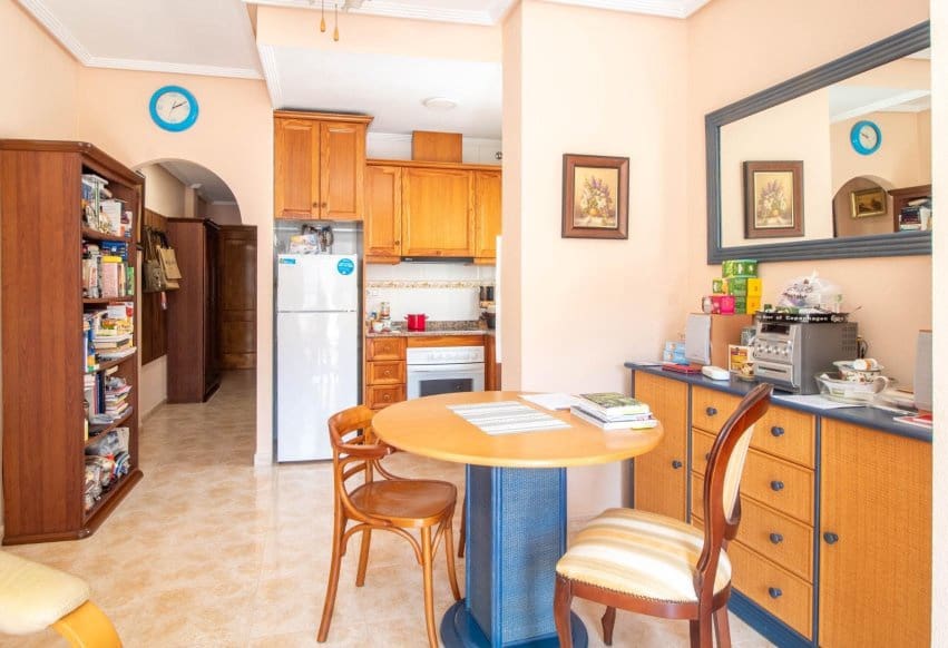2 Zimmer Penthouse zu verkaufen in Torrevieja mit Pool - 145.000 € (Ref: 9979400)