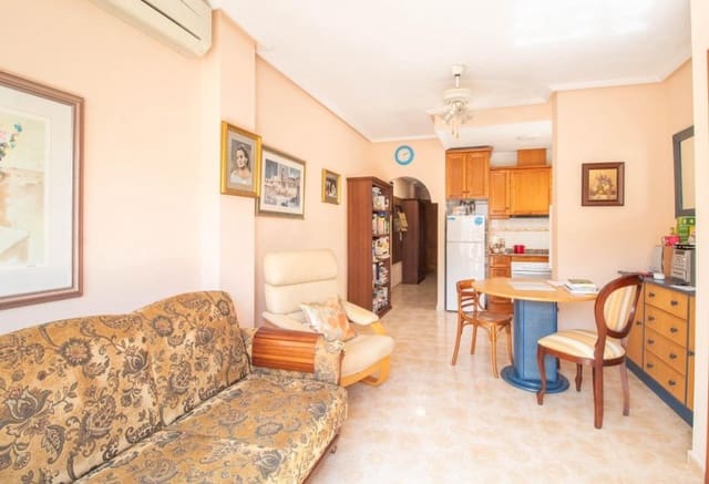 2 soveværelse Penthouse til salg i Centro, Torrevieja med swimmingpool - € 145.000 (Ref: 9979400)