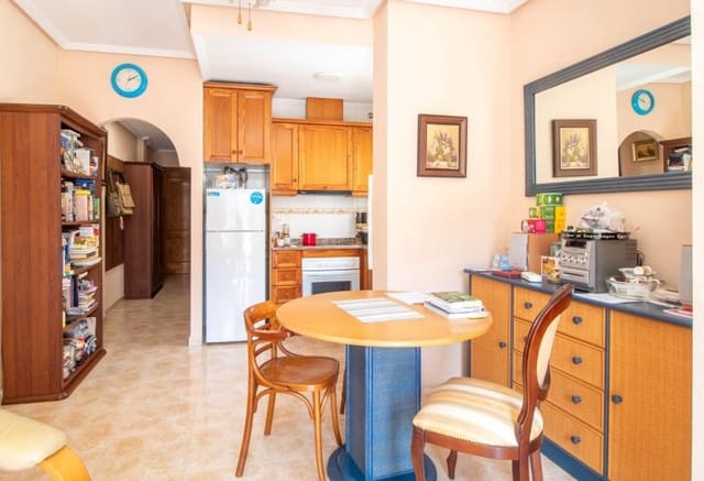 2 soveværelse Penthouse til salg i Centro, Torrevieja med swimmingpool - € 145.000 (Ref: 9979400)