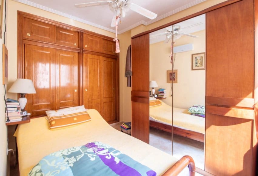 2 Zimmer Penthouse zu verkaufen in Torrevieja mit Pool - 145.000 € (Ref: 9979400)