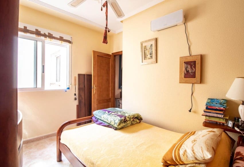 2 Zimmer Penthouse zu verkaufen in Torrevieja mit Pool - 145.000 € (Ref: 9979400)