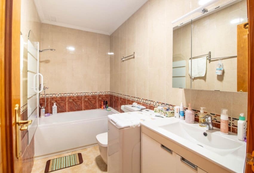 2 Zimmer Penthouse zu verkaufen in Torrevieja mit Pool - 145.000 € (Ref: 9979400)