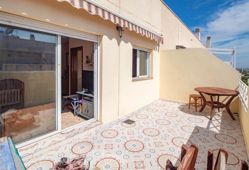 2 Zimmer Penthouse zu verkaufen in Torrevieja mit Pool - 145.000 € (Ref: 9979400)