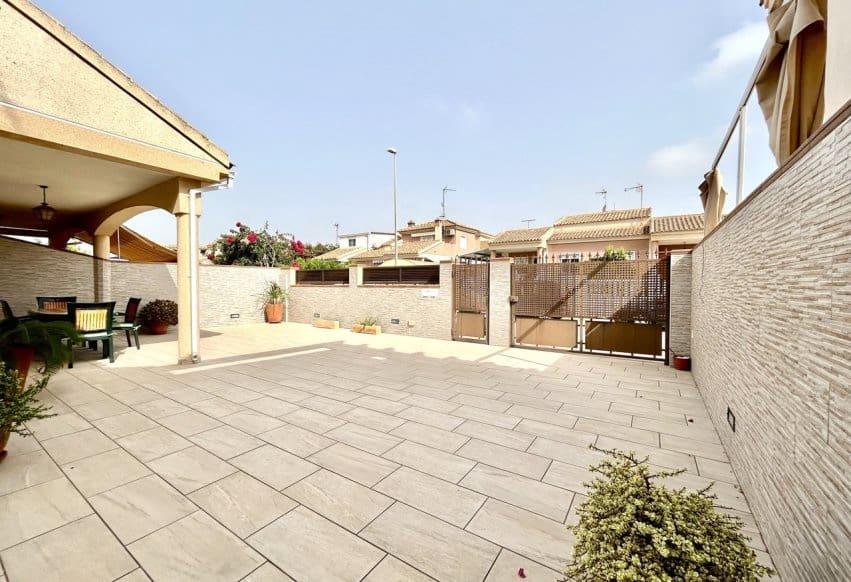 3 quarto Casa em Banda para venda em Torre de la Horadada - 399 000 € (Ref: 9979406)