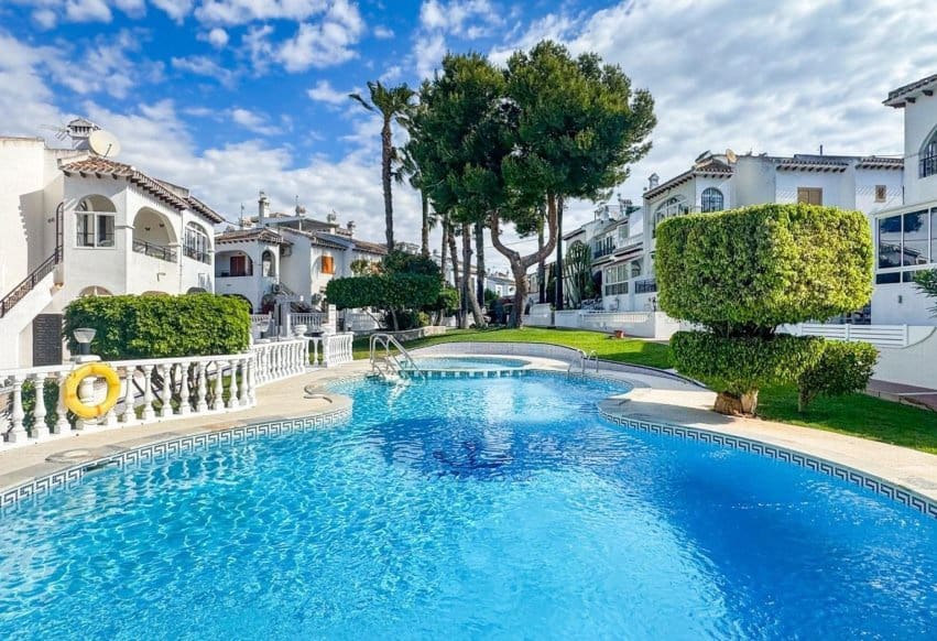 2 quarto Bungalow para venda em La Mata com piscina - 159 000 € (Ref: 9979407)