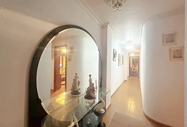 Apartamento de 4 habitaciones en Centro - Muelle Pesquero, Torrevieja en venta - 255.000 € (Ref: 9979412)