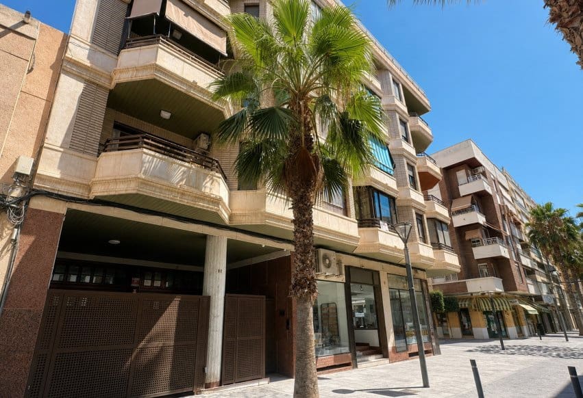 4 soverom Hus til salgs i Torrevieja - € 255 000 (Ref: 9979412)