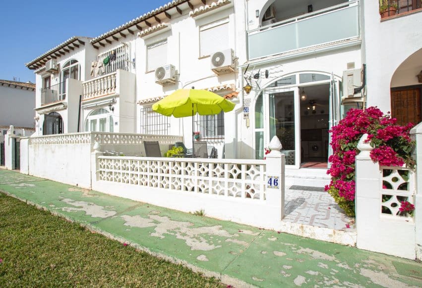 1 chambre Bungalow à vendre à Torrevieja avec piscine - 119 000 € (Ref: 9983751)
