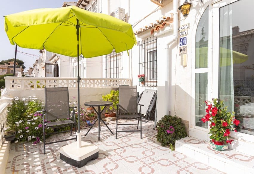 1 chambre Bungalow à vendre à Torrevieja avec piscine - 119 000 € (Ref: 9983751)