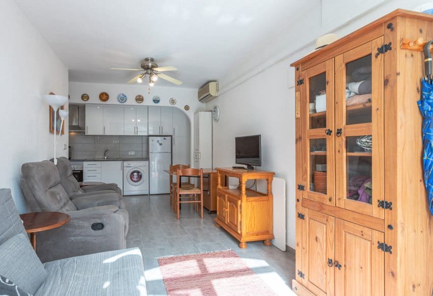 1 chambre Bungalow à vendre à Torrevieja avec piscine - 119 000 € (Ref: 9983751)
