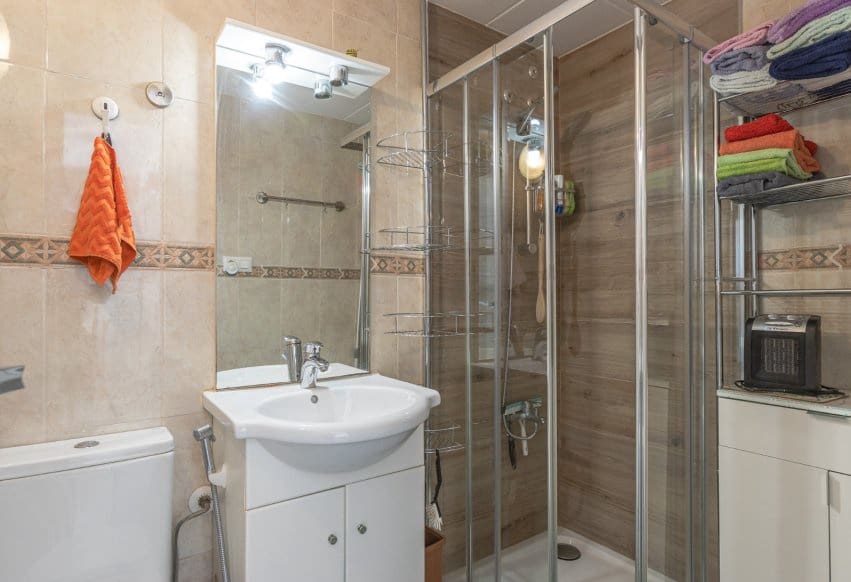 1 chambre Bungalow à vendre à Torrevieja avec piscine - 119 000 € (Ref: 9983751)