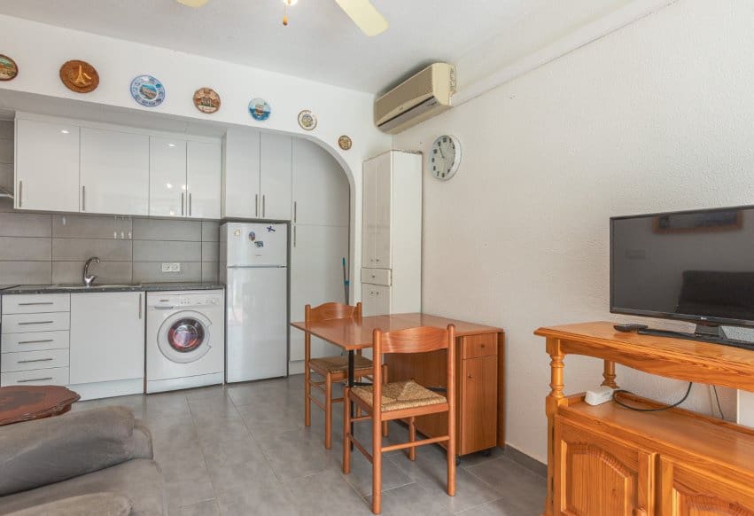 1 chambre Bungalow à vendre à Torrevieja avec piscine - 119 000 € (Ref: 9983751)