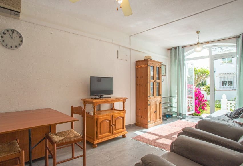 1 chambre Bungalow à vendre à Torrevieja avec piscine - 119 000 € (Ref: 9983751)