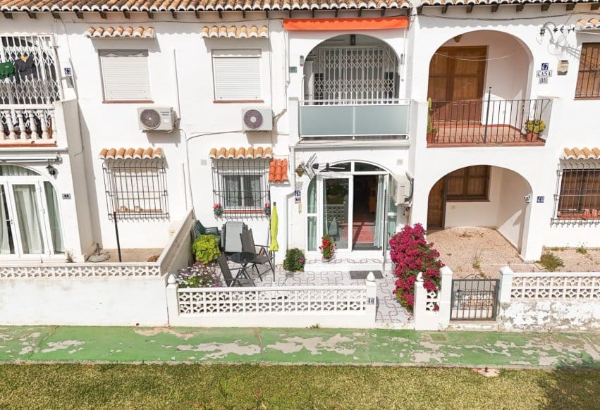 1 chambre Bungalow à vendre à Torrevieja avec piscine - 119 000 € (Ref: 9983751)