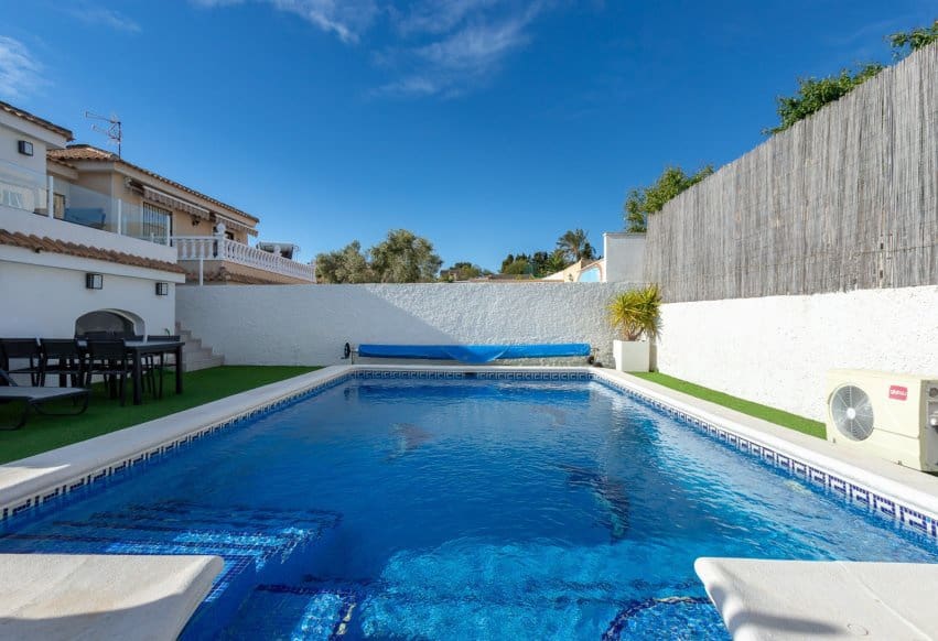 4 quarto Moradia para venda em Torrevieja com piscina - 620 000 € (Ref: 9983752)