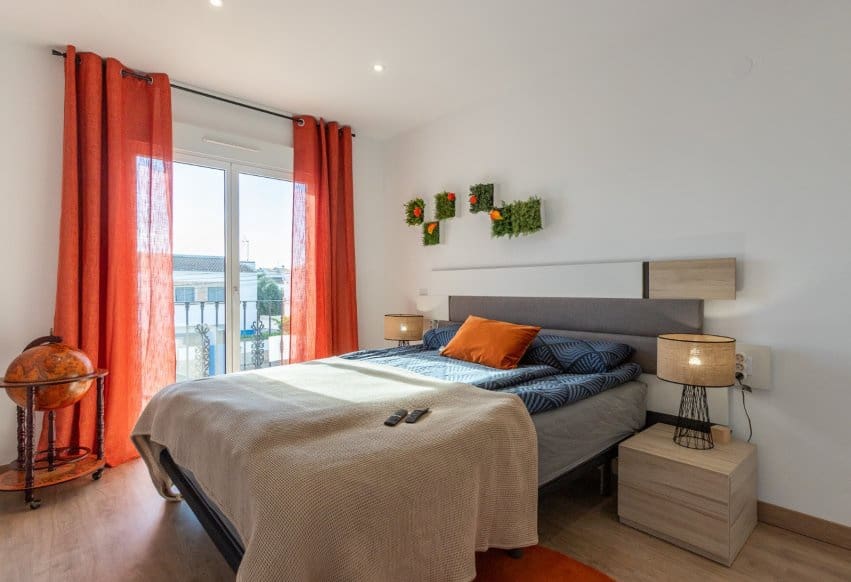 4 quarto Moradia para venda em Torrevieja com piscina - 620 000 € (Ref: 9983752)