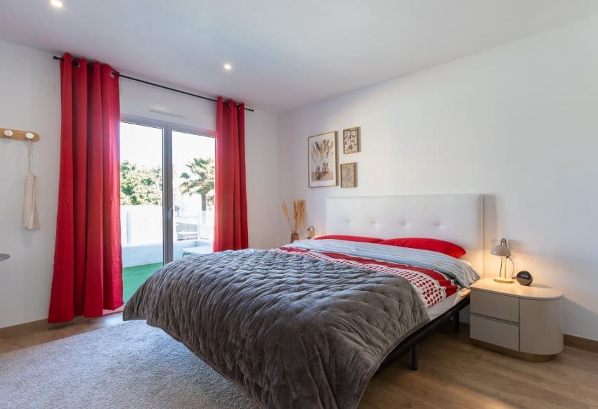 4 quarto Moradia para venda em Torrevieja com piscina - 620 000 € (Ref: 9983752)