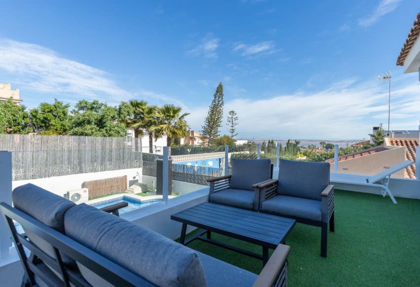 4 quarto Moradia para venda em Torrevieja com piscina - 620 000 € (Ref: 9983752)
