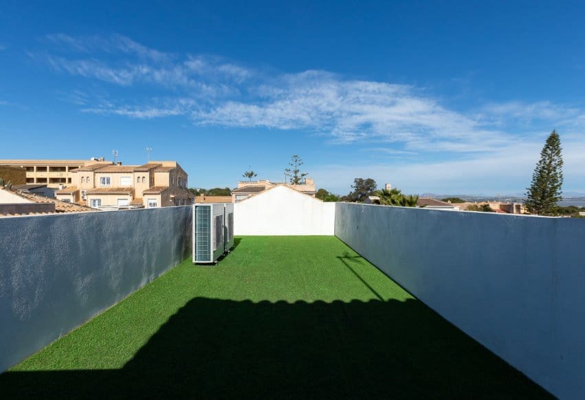 4 quarto Moradia para venda em Torrevieja com piscina - 620 000 € (Ref: 9983752)