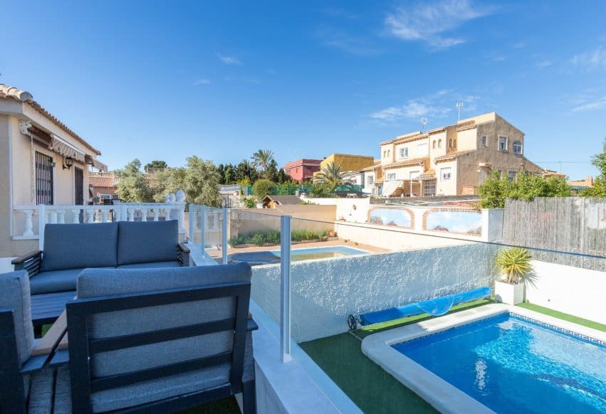 4 quarto Moradia para venda em Torrevieja com piscina - 620 000 € (Ref: 9983752)
