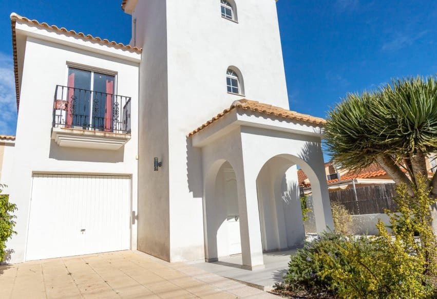 4 bedroom Villa for sale in Torrevieja with pool - € 620,000 (Ref: 9983752)