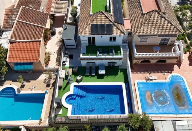 4 Zimmer Villa zu verkaufen in Los Balcones - Los Altos, Torrevieja mit Pool - 620.000 € (Ref: 9983752)