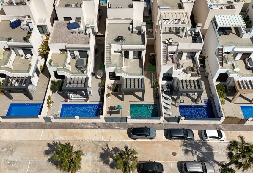 3 soveværelse Villa til salg i Ciudad Quesada med swimmingpool - € 389.000 (Ref: 9983753)