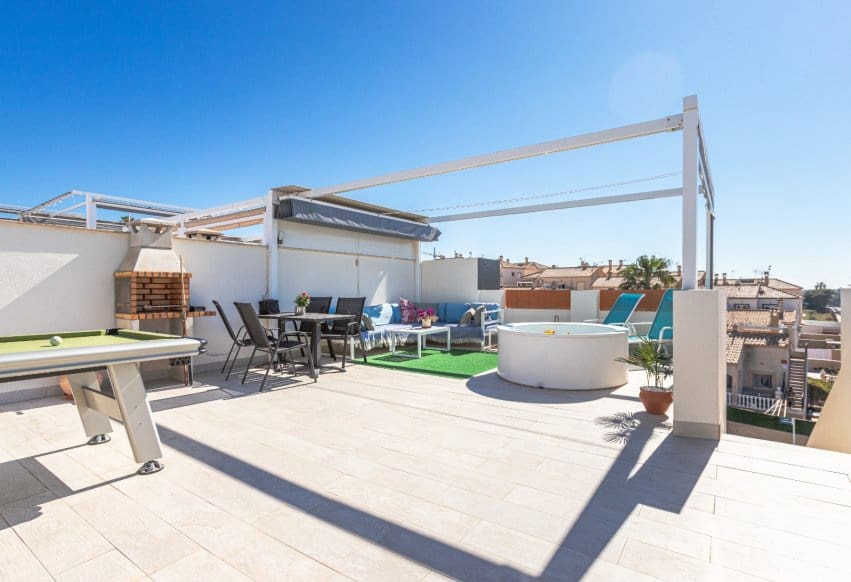 2 chambre Bungalow à vendre à Torrevieja avec piscine - 265 000 € (Ref: 9983754)