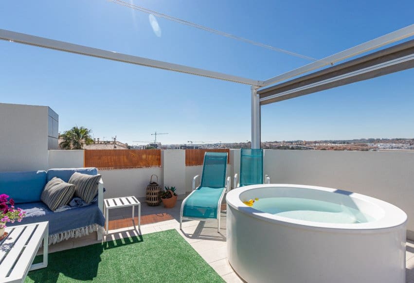 2 chambre Bungalow à vendre à Torrevieja avec piscine - 265 000 € (Ref: 9983754)